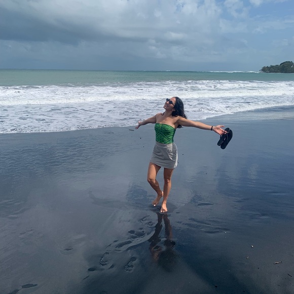 Meet your Posher, Alyssa Marie - Picture 2 of 15